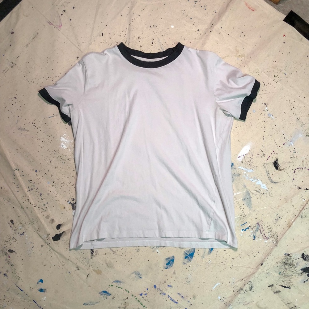 Medium black and white New York City shirt